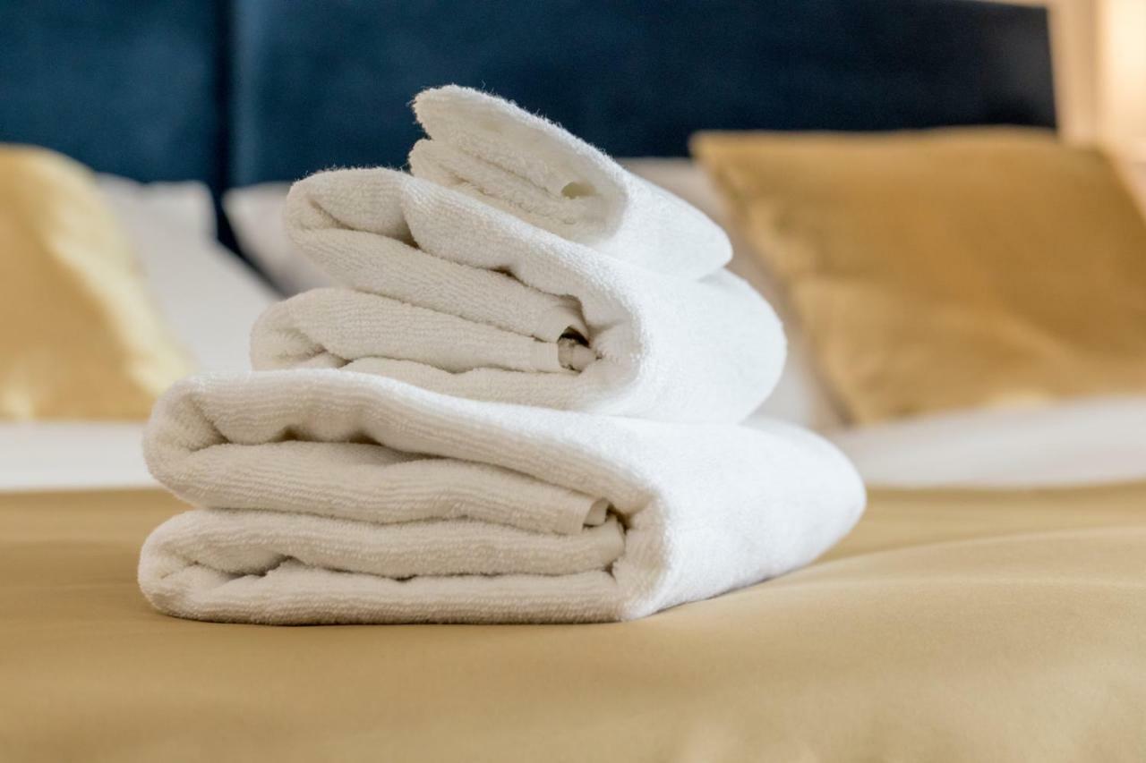 Apart Hotel Golden Apartments Kosice Bagian luar foto