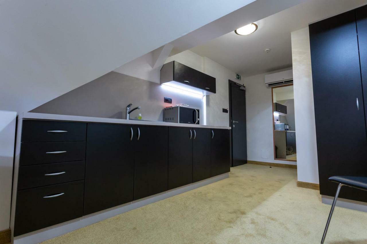 Apart Hotel Golden Apartments Kosice Bagian luar foto